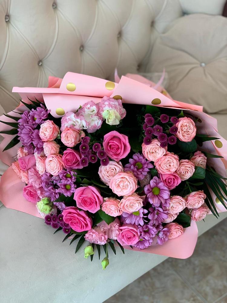 Букет цветов из: Хризантемы, Розы и Лизиантусы в Томмоте