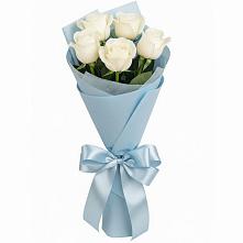 Букет 5 Белых роз Проуд в Томмоте
