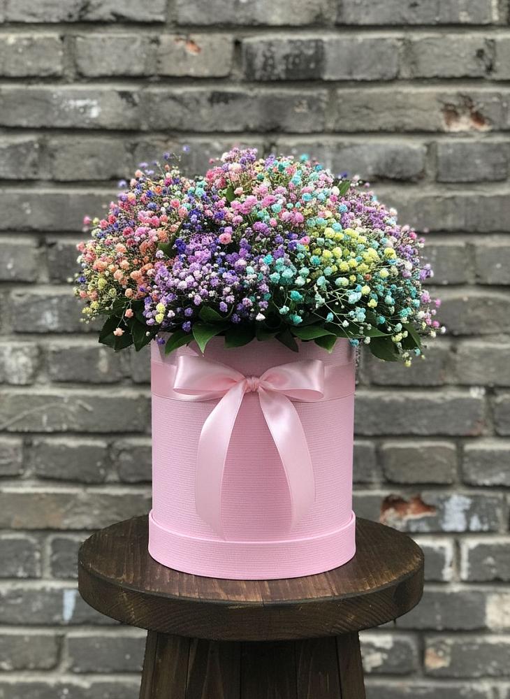 Цветочная композиция из Гипсофила и Розы в шляпной коробке в Томмоте