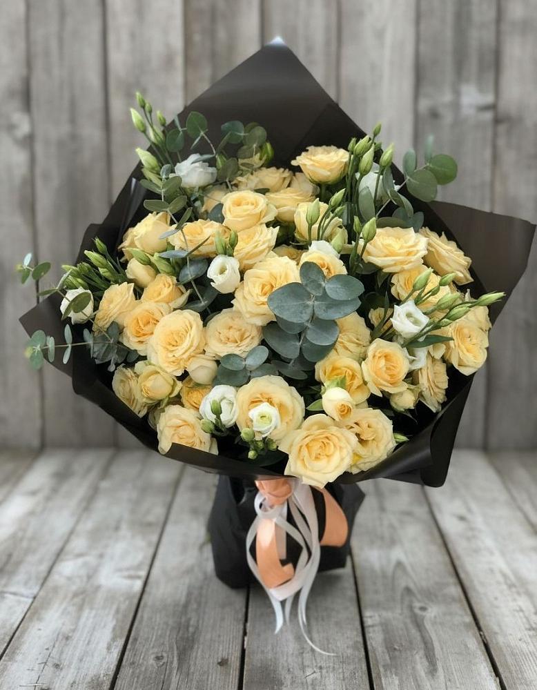 Букет цветов из: Розы и Лизиантусы в Томмоте