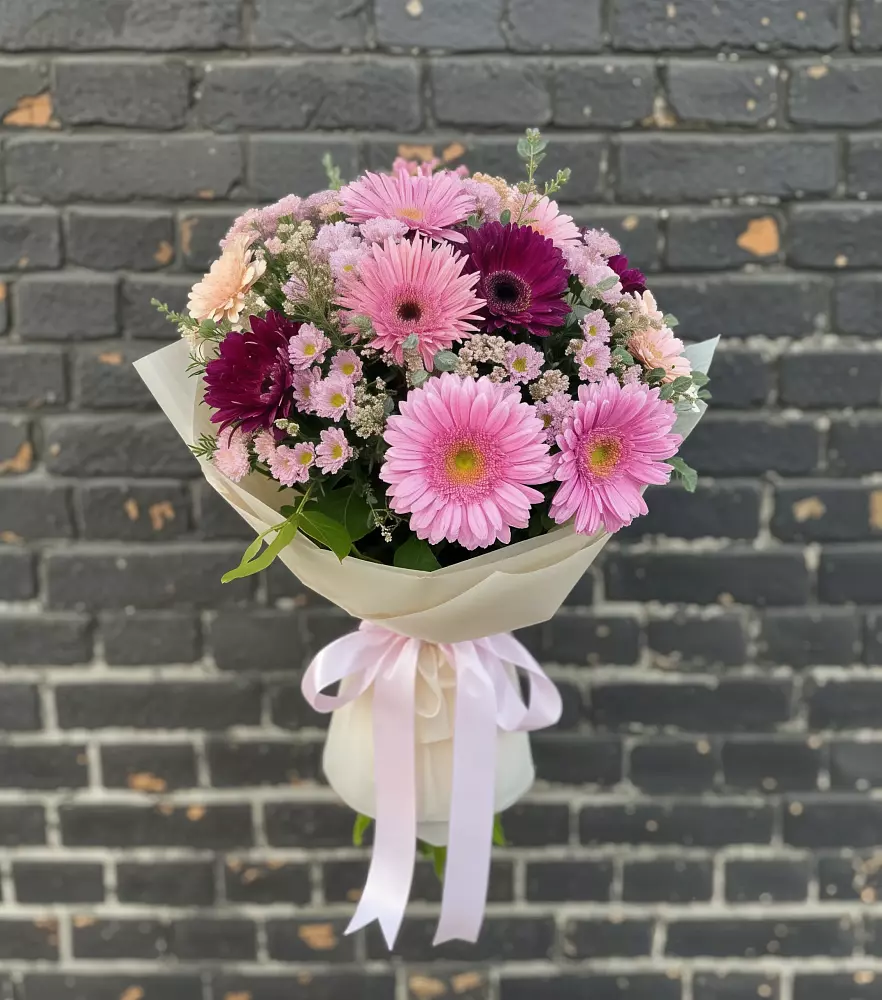 Букет цветов из: Герберы и Хризантемы в Томмоте