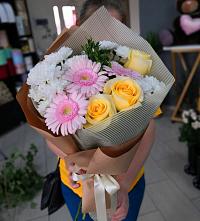 Букет цветов из:  Герберы, Розы и Хризантемы в Томмоте