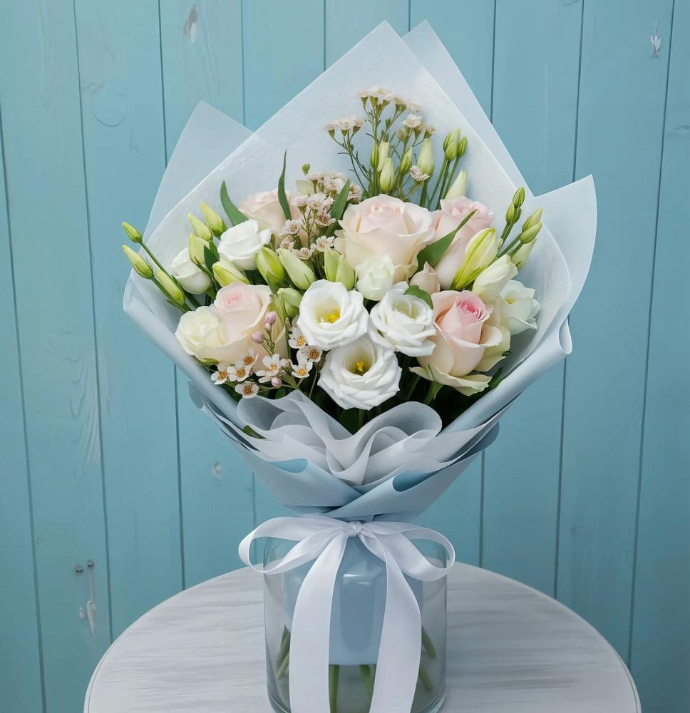 Букет цветов из: Розы и Лизиантусы в Томмоте