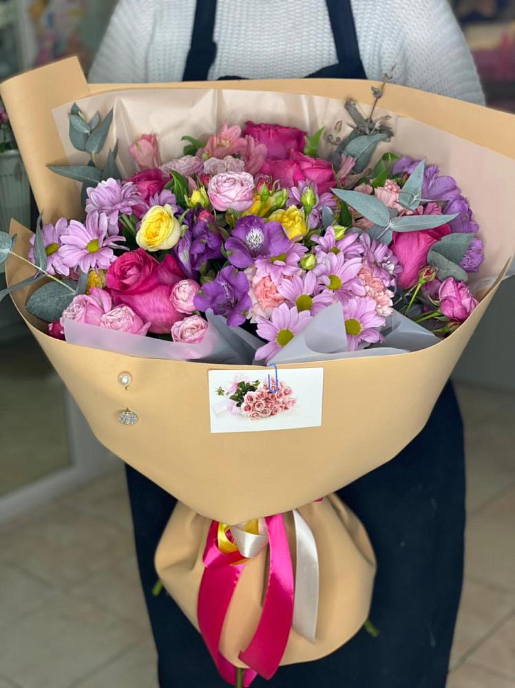 Букет цветов из: Хризантемы, Гвоздики и Альстромерии в Томмоте