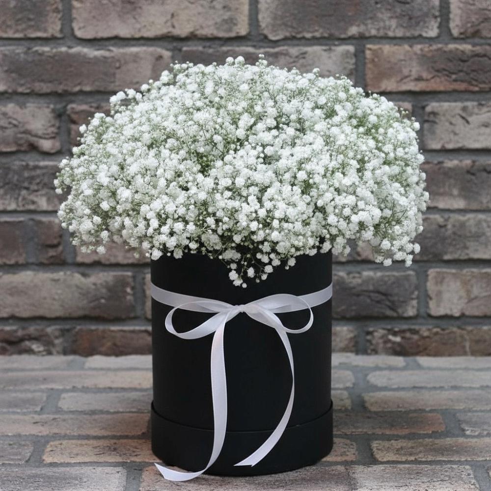 Цветочная композиция из Гипсофила в шляпной коробке в Томмоте