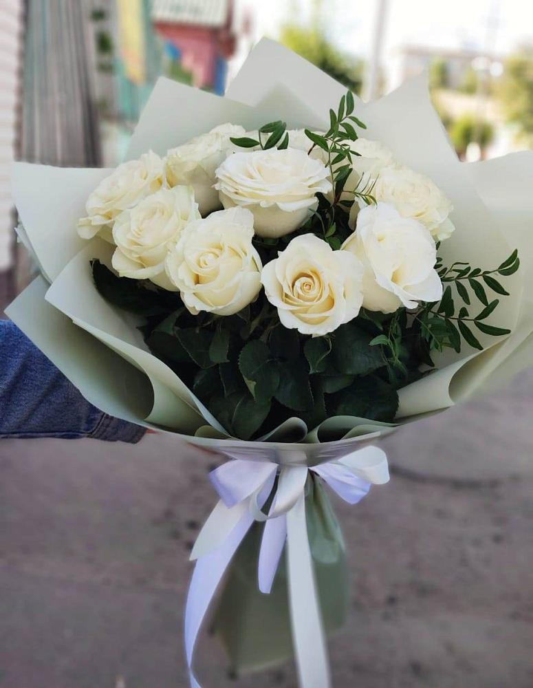 Букет Белые розы Проуд в Томмоте