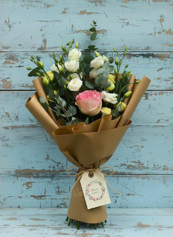 Букет цветов из: Розы и Лизиантусы в Томмоте