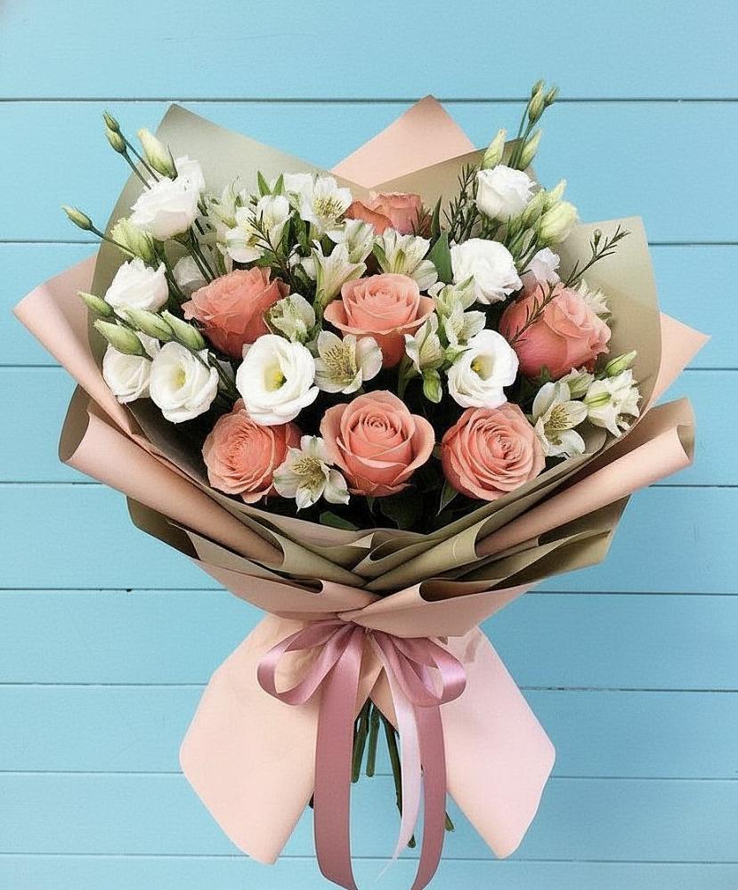 Букет цветов из: Розы, Альстромерии и Лизиантусы в Томмоте