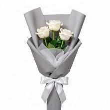 Букет 3 белые розы в Томмоте