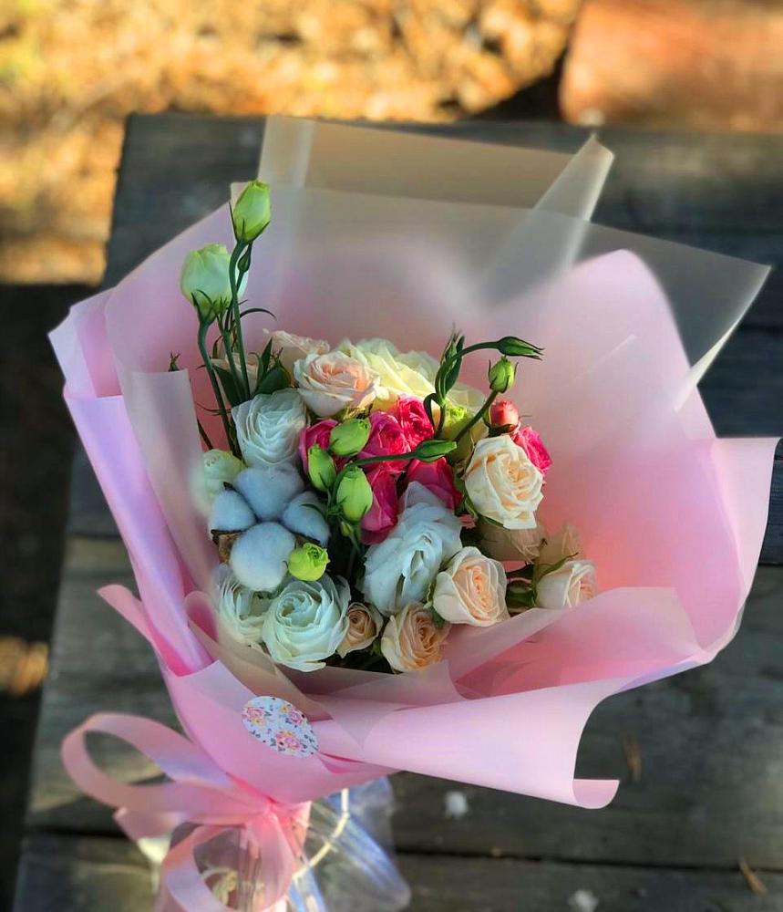 Букет цветов из: Розы и Лизиантусы в Томмоте