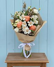 Букет цветов из:  Альстромерии, Лизиантусы, Розы и Хризантемы #REPLACE_PRED# Томмоте