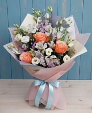 Букет цветов из:  Лизиантусы, Розы, Альстромерии и Гипсофила в Томмоте