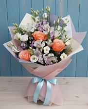 Букет цветов из:  Лизиантусы, Розы, Альстромерии и Гипсофила в Томмоте