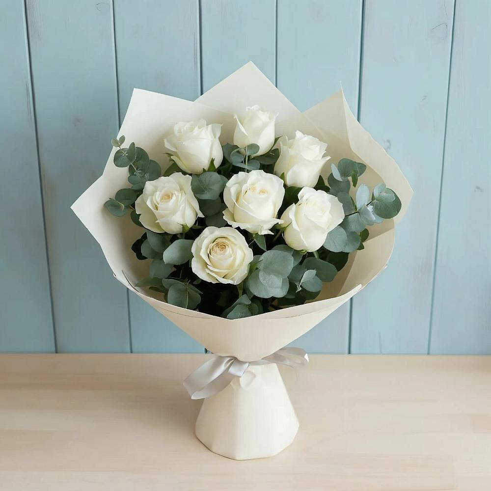 Букет Белые розы в Эвкалипте в Томмоте