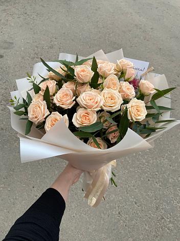 Букет Кремовые розы Латте в Томмоте