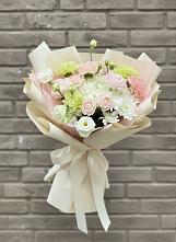Букет цветов из:  Гвоздики, Розы, Лизиантусы и Хризантемы в Томмоте