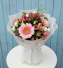Букет цветов из:  Герберы, Альстромерии и Лизиантусы в Томмоте