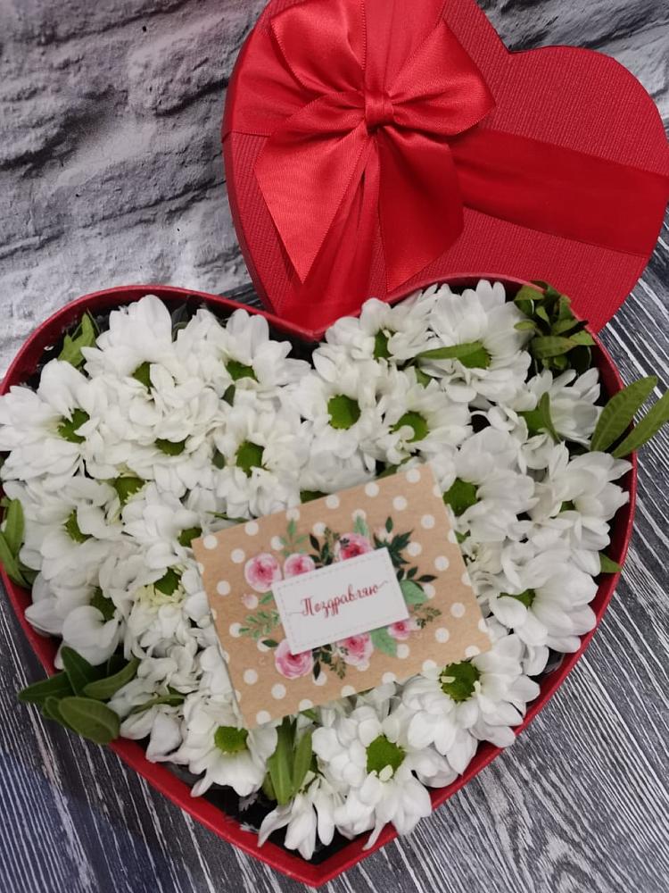 Цветочная композиция из Хризантемы в виде сердца в Томмоте