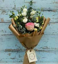 Букет цветов из:  Розы и Лизиантусы в Томмоте