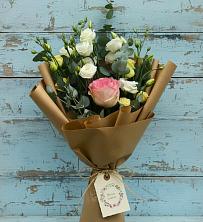 Букет цветов из:  Розы и Лизиантусы в Томмоте