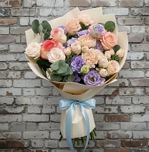 Букет цветов из:  Розы, Лизиантусы и Гвоздики в Томмоте