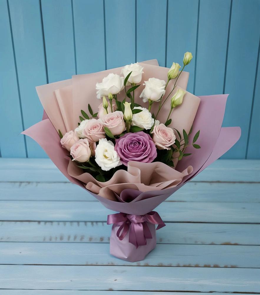 Букет цветов из: Розы и Лизиантусы в Томмоте